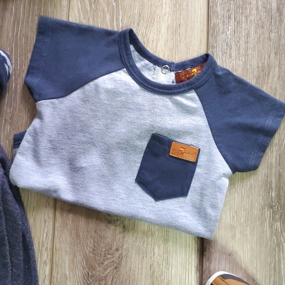 🇺🇲7 for All Mankind boys baby 3 pc outfit, distressed navy/ lt.blue 0-3M - Picture 2 of 14